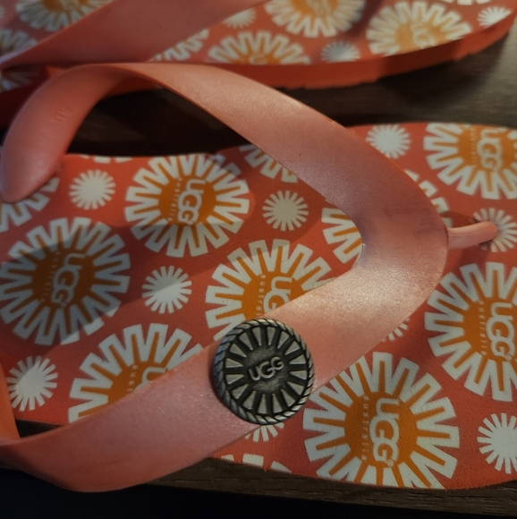 UGG Flip Flops - Picture 4 of 7
